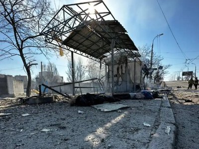 Сафарі на людей: окупанти скинули вибухівку з дрона на транспортну зупинку у Херсоні