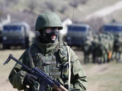 Окупаційні командири відібрали картки в солдатів рф, злякавшись дезертирства