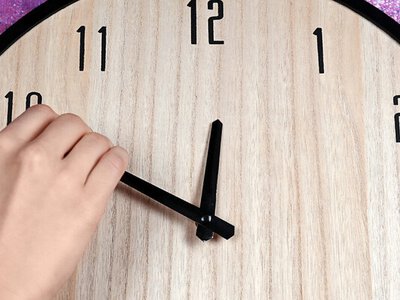 Перехід на зимовий час у 2025 році: якого числа українцям потрібно перевести годинники