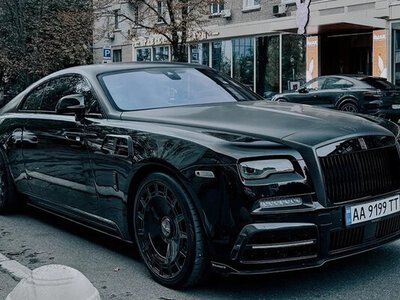 У Києві помітили раритетний спортивний Rolls-Royce зі стильним тюнінгом (ФОТО)