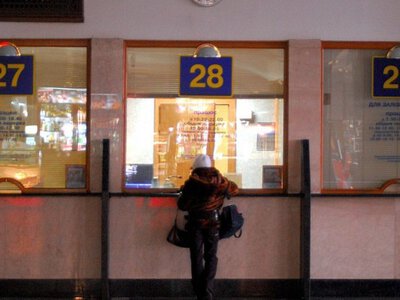Укрзалізниця призупинила і скасувала поїзди на одному напрямку: деталі
