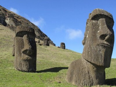 Вчені з'ясували, як встановили гігантські кам'яні статуї на острові Пасхи. ФОТО