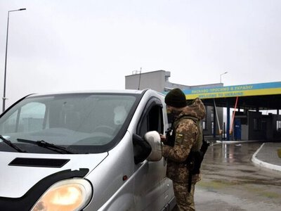 Водіїв зобов'язали отримати новий документ для виїзду за кордон на авто
