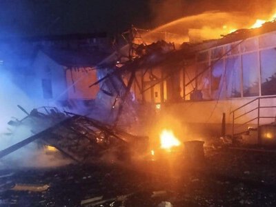 Росія вдарила по Києву дронами і балістикою: палають будинки, частина міста без світла і води, перебої в метро, є жертви