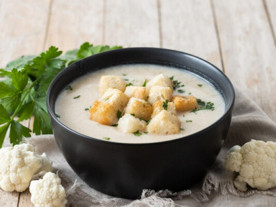 Цей крем-суп із цвітної капусти підкорить навіть м’ясоїдів