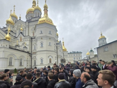 Поліція ідентифікувала осіб, які перешкоджали слідчим діям в Почаївській лаврі