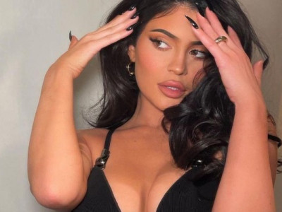 Кайлі Дженнер показала розкішну фігуру в гарячому образі