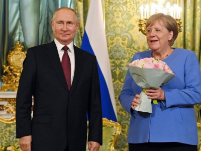 Уряд Меркель сприяв підготовці армії Путіна до сучасної війни - Spiegel