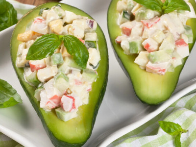 Що додати до крабового салату, аби він повністю змінив смак — новий сучасний рецепт