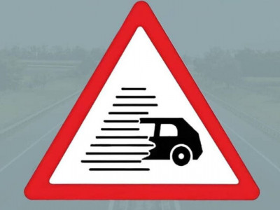 На дорогах з’явився новий знак зі смугами й авто: що він означає