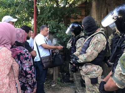 «Тепер відбирають не лише батьків, але й матерів». У Криму ФСБ звинувачує мусульманок у тероризмі