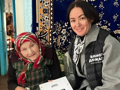 89-річна прикарпатка роками відкладала пенсію, щоб допомогти ЗСУ