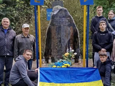 Франківці відновили пам’ятник УПА в Польщі, пошкоджений вандалами