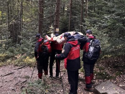 Травмувала ногу та не змогла самостійно пересуватись: на Прикарпатті рятувальники надали допомогу травмованій туристці