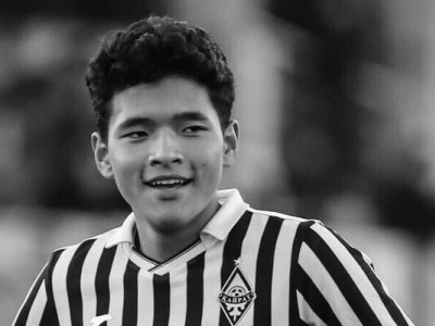 У Казахстані 19-річний футболіст помер просто під час матчу