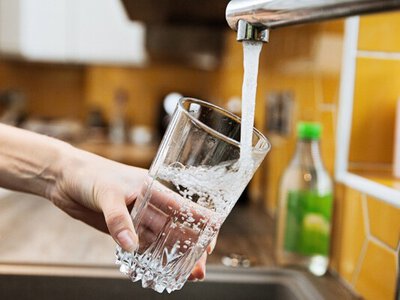 Скільки води потрібно пити в день: практичні поради