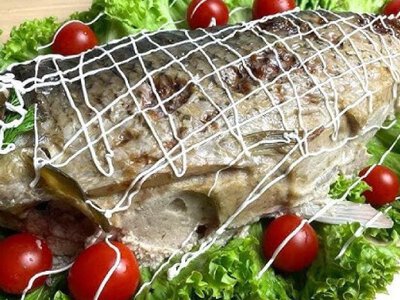 Смачний домашній фарширований короп