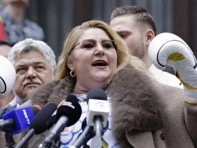 Я йому ноги зламаю: румунська депутатка публічно пригрозила Зеленському