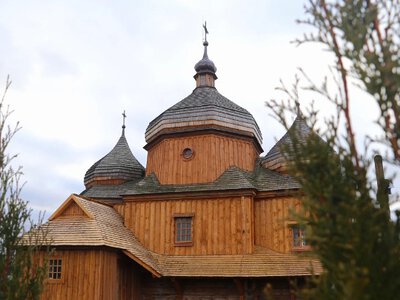 Таємниці старого дерева: церква, що пережила імперії, знову відчинила двері