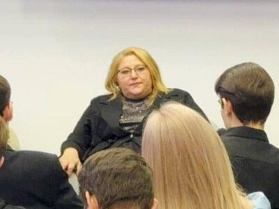 Євродепутатка з Румунії пригрозила Зеленському «переламати ноги»