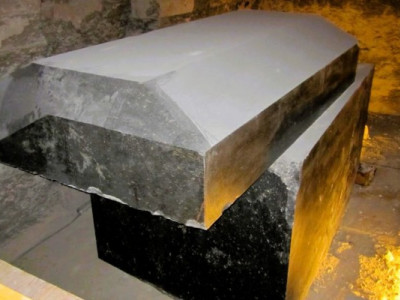 Неможливі саркофаги Серапеуму: про що мовчать історики