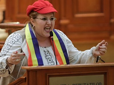 Євродепутатка пригрозила Зеленському: Як прийде в парламент — ноги переламаю!