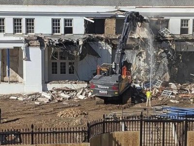 🏛️ Трамп почав реконструкцію Білого дому — будує бальну залу, історики занепокоєні