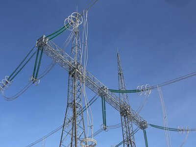 Через обстріли РФ майже в усій Україні – аварійні вимкнення світла. Затримуються поїзди