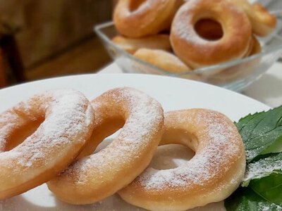 Класичні пончики, що смакують усім-усім