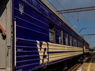 «Укрзалізниця» попередила про затримку низки потягів через обстріл Сумщини