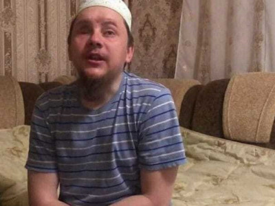 Силовики РФ обшукали будинок і забрали із собою незрячого фігуранта «справи кримських мусульман» Олександра Сізікова – мати