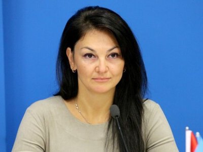 Долари за паркан і квиток за кордон: підозрювана у корупції нардепка зібралася у відрядження
