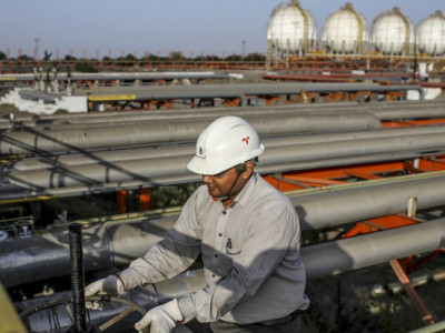 Нові санкції діють: найбільший холдинг Індії де-факто відмовився від нафти Росії