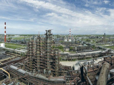 Дрони вивели з ладу ще один НПЗ Росії