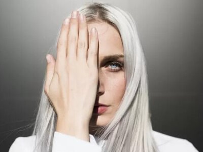 «Я посивіла в 14 років»: чому з’являється рання сивина і чи можна повернути природний колір волосся