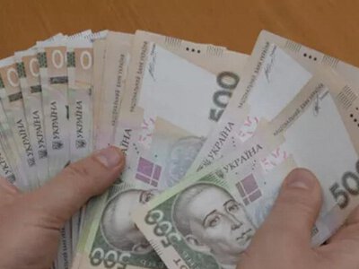 У пенсіонерів зможуть забирати до половини пенсії: що вигадали у Раді