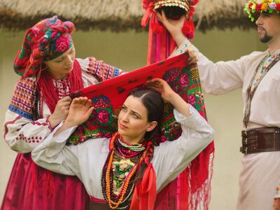 Весільні обряди на Поліссі: що співали і як гуляли