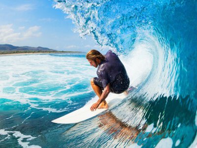 Загублена серф-дошка сама перетнула океан і знайшла господаря