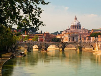 Мільйонери масово тікають до Італії — що їх туди манить?