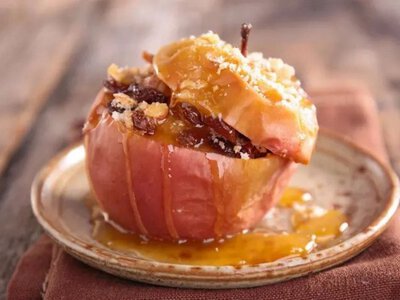 Наш старовинний десерт: чому печені яблука корисні та як правильно приготувати?