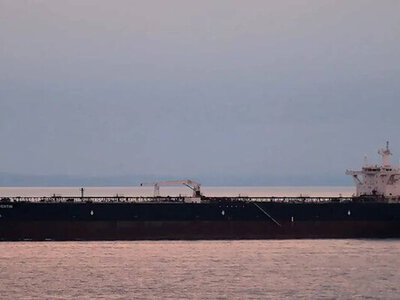 Танкер з російською нафтою, який ішов в Індію, розвернувся після введення санкцій США