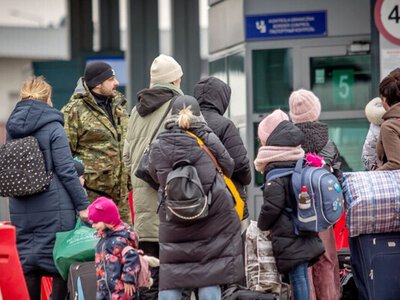 Різкий наплив українських біженців викликав критику у Берліні та Варшаві – Politico