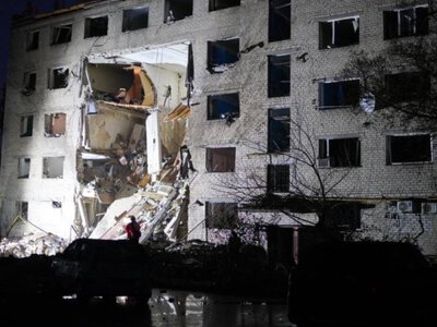 Росіяни вдарили по гуртожитку в Запоріжжі: зруйновані кілька поверхів, поранені діти