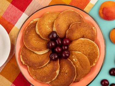 Запечені бананові оладки без цукру та борошна: ідеальний сніданок