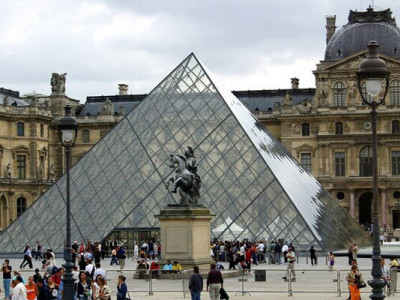У Франції затримали нових підозрюваних у справі про пограбування Лувру