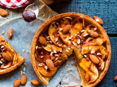 Десерт, що зводить з розуму всіх гостей: неймовірний тарт із грушами!
