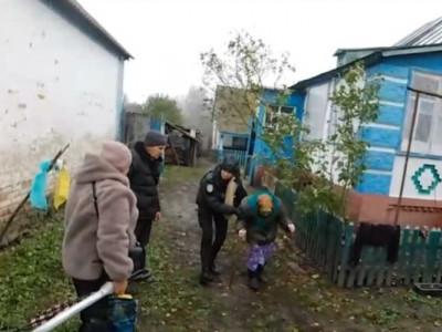 Білі янголи евакуювали з прикордоння Сумщини 100-річну бабусю + Відео