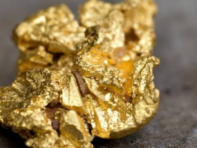 Золото знову б'є рекорди: скільки вже коштують дорогоцінні метали