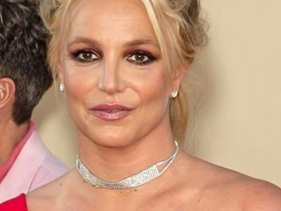 Брітні Спірс помітили за нестабільним керуванням автомобіля