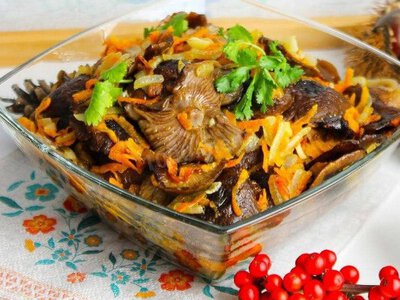 Як приготувати опеньки на сковорідці та скільки їх перед цим варити 